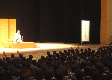 人気講演会講師・三遊亭楽春のメンタルヘルス講演会風景